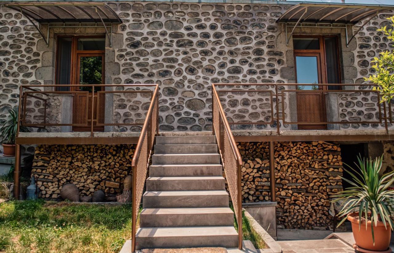 Hayi Tun Guest House Горис Екстериор снимка
