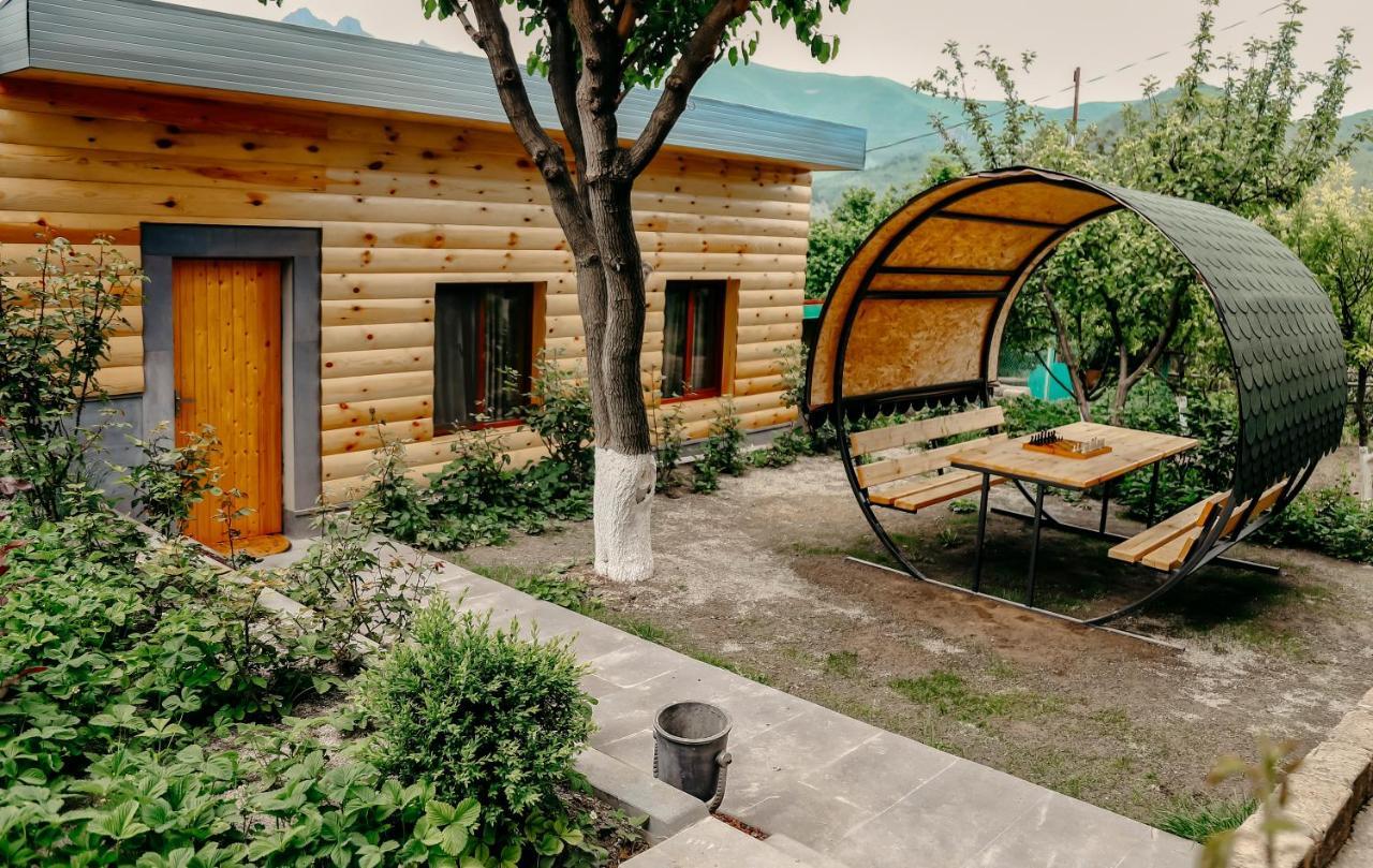 Hayi Tun Guest House Горис Екстериор снимка