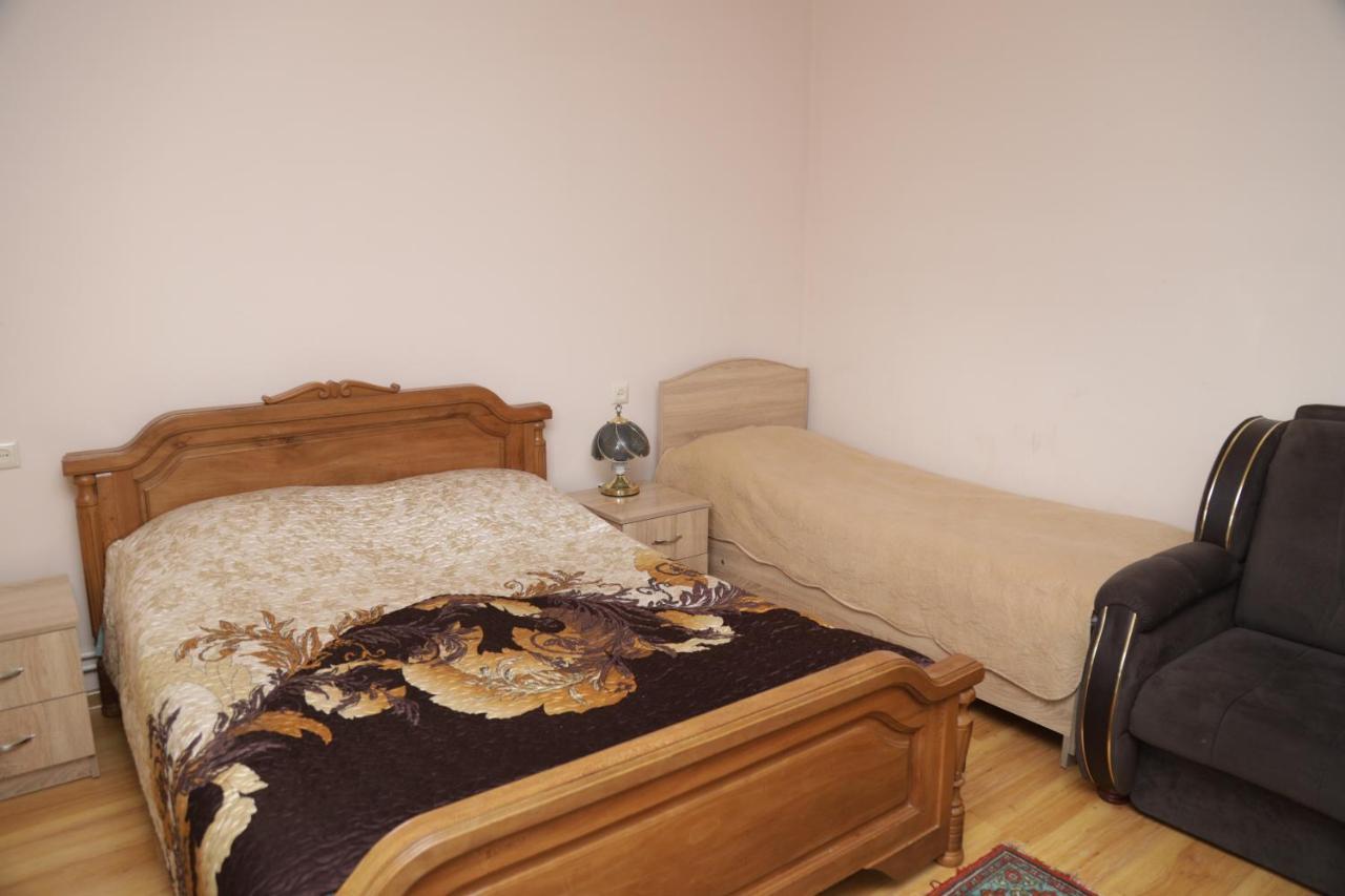 Hayi Tun Guest House Горис Екстериор снимка