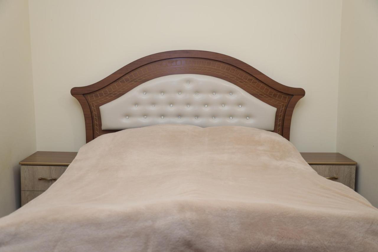 Hayi Tun Guest House Горис Екстериор снимка