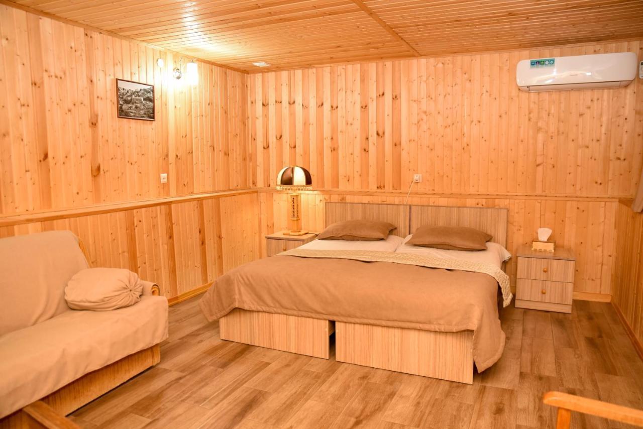 Hayi Tun Guest House Горис Екстериор снимка