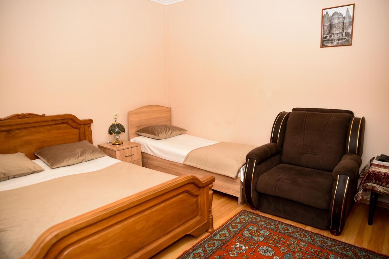 Hayi Tun Guest House Горис Екстериор снимка