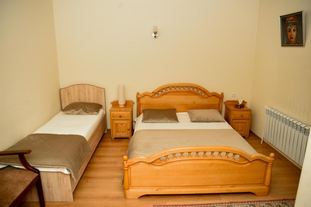 Hayi Tun Guest House Горис Екстериор снимка