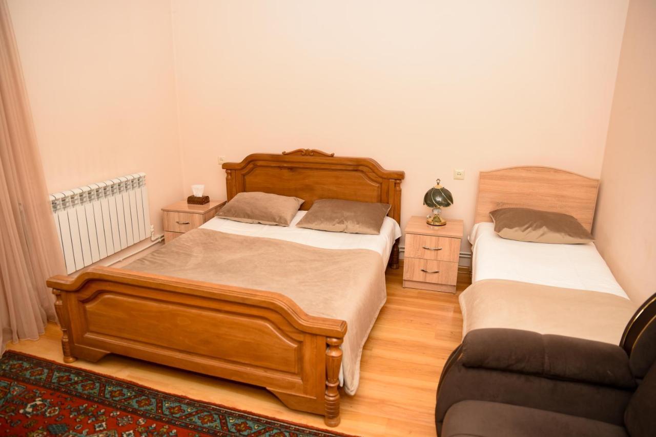 Hayi Tun Guest House Горис Екстериор снимка