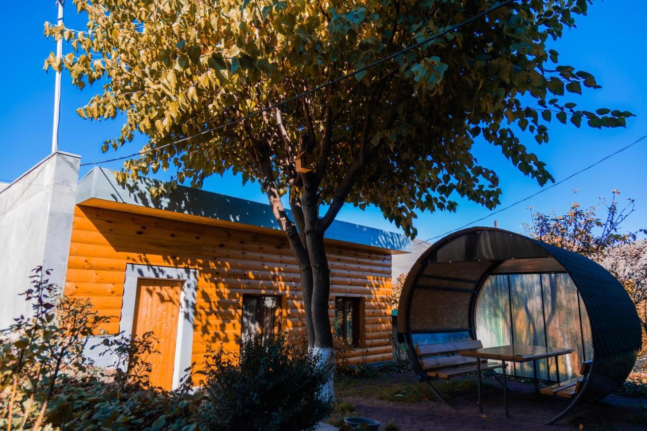 Hayi Tun Guest House Горис Екстериор снимка