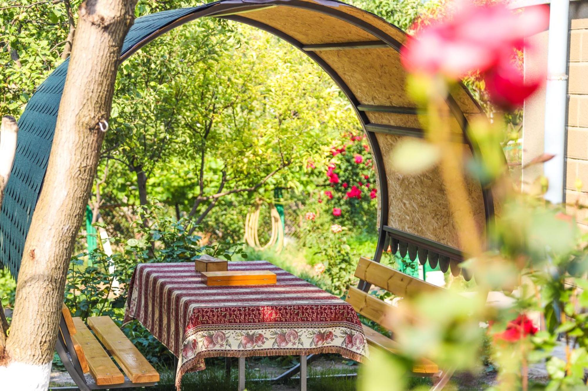 Hayi Tun Guest House Горис Екстериор снимка