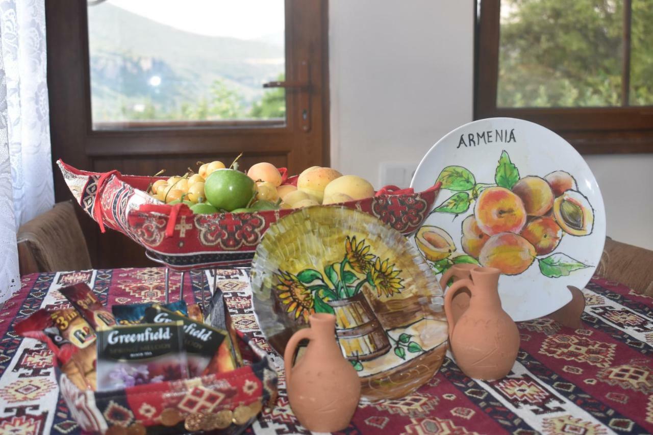 Hayi Tun Guest House Горис Екстериор снимка
